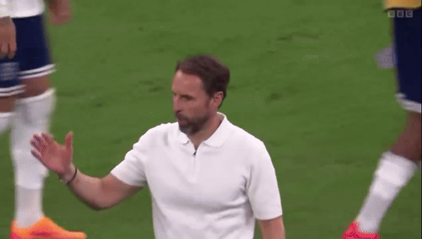Sao Euro 2024 không thèm nhìn mặt khi HLV bắt tay, fan đồng lòng: “Làm thế là đúng”