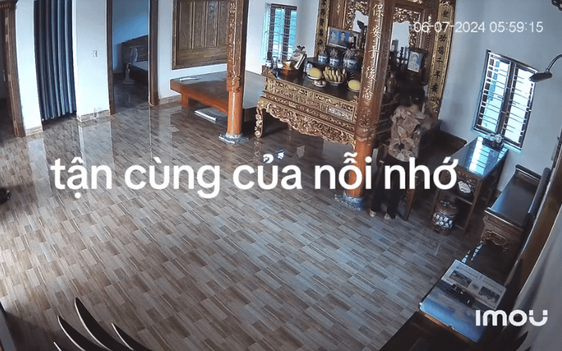 Tâm sự của người con xa nhà khi chứng kiến mẹ một mình quanh quẩn trước ban thờ khiến dân mạng rưng rưng nước mắt