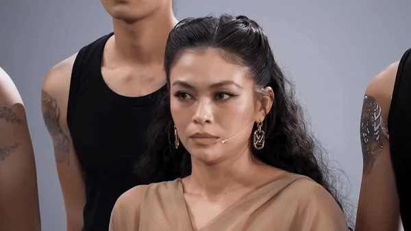 Á hậu Mâu Thủy 'giận tím mặt' khi bị đàn em tấn công trên sóng truyền hình