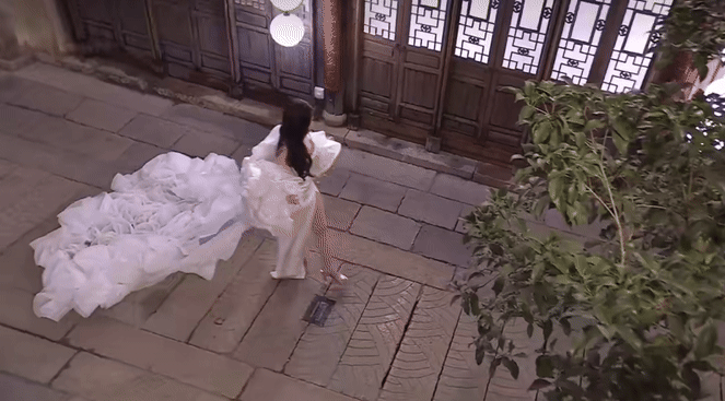 Dấu chấm hết của mỹ nhân bị ghét nhất 2025: fan meeting bán được 26 vé, bay luôn 3 triệu người theo dõi 