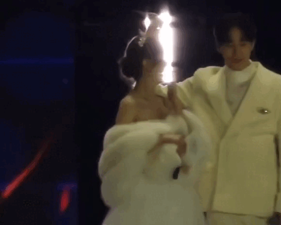 'Ụp crown' ngay cho mỹ nhân này: Không tìm được một lỗ hổng visual, càng ngày càng đẹp là sao!