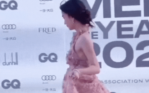  Mỹ nhân nhờ nhan sắc được “ông trùm giải trí” chống lưng, ca hát lỡ dở vì kỹ năng thanh nhạc “yếu nghề”