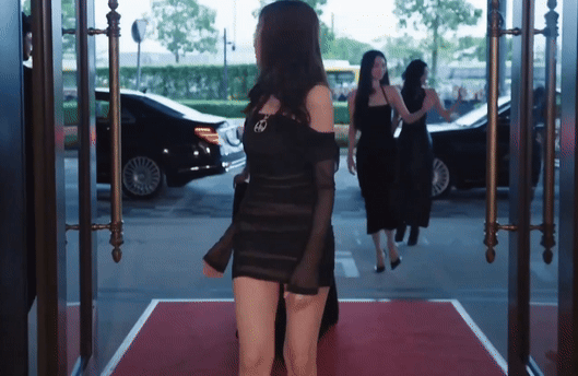 Ê chề chưa từng thấy trong lịch sử showbiz của nhóm nhạc nữ quốc dân, fan vứt thẳng quà tặng vào thùng rác 