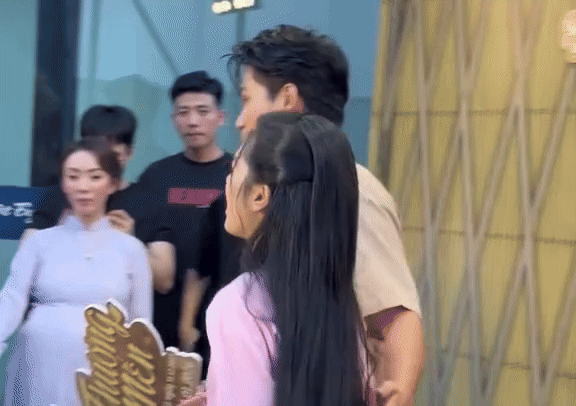 Vbiz mới có 1 cặp đôi đỉnh cao visual: Nhà gái xinh như hoa như ngọc, nhà trai vừa đẹp vừa ngầu