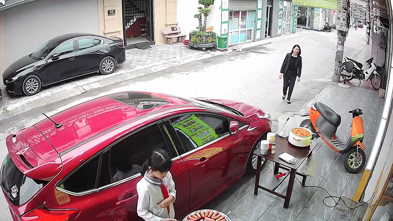 Đỗ ô tô chắn trước quán ăn ở Hải Phòng cả tiếng, chủ xe ra nói một câu khiến chủ quán ngỡ ngàng