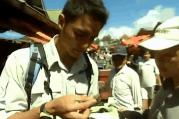 'Hoàng tử châu Á' Minh Đạo bị khán giả đòi đuổi khỏi showbiz sau khi lộ video ăn thịt dơi 'nhạy cảm'