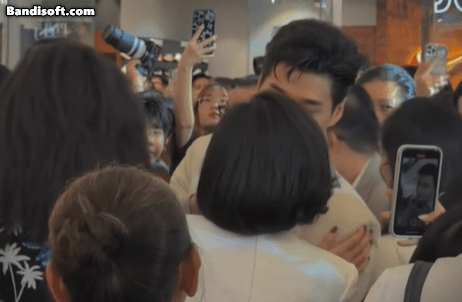 Tóm dính cặp sao Vbiz cùng về sau sự kiện: Nhan sắc vàng ròng cả đôi, ngắm quên sầu là có thật