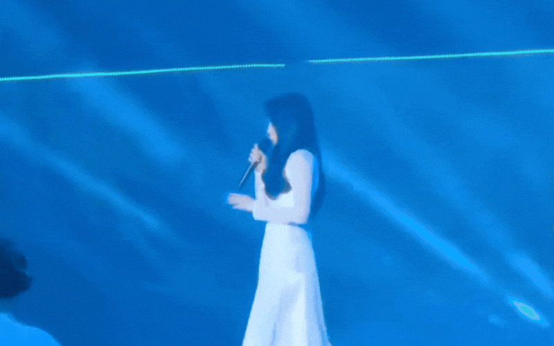 Nữ ca sĩ biểu diễn ở chương trình Bộ Quốc phòng: Hát hay xinh đẹp không thiếu thứ gì, ngày càng được công nhận thực lực