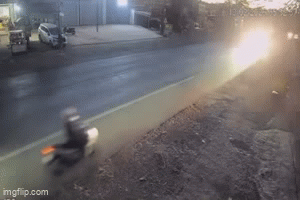 Ô tô đầu kéo, xe tải tông liên hoàn khiến 3 người tử vong: Camera an ninh ghi lại được gì?