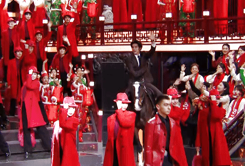 Đỉnh nhất Tết Nguyên đán 2026: Mỹ nam cưỡi ngựa lên sân khấu mừng năm mới, giúp nhà đài đạt top 1 rating cả nước