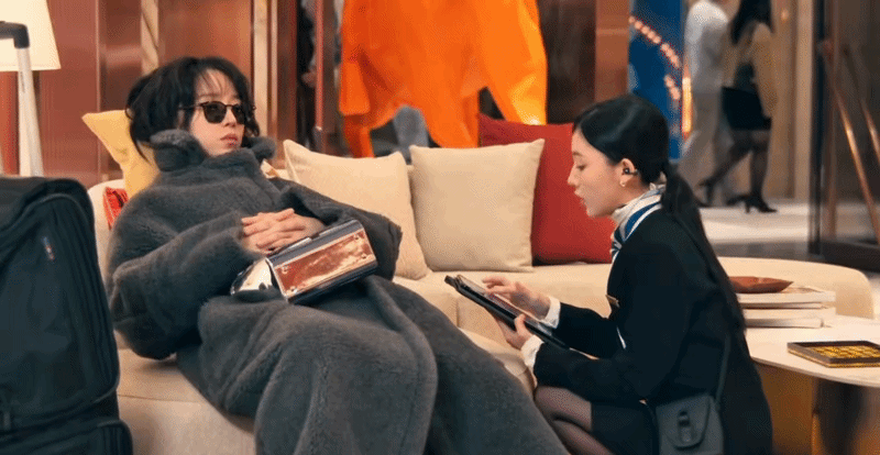 Quy luật ngầm của sale bán hàng xa xỉ - không cần bán vẫn có người mua: The Art of Sarah 'bóc sạch'