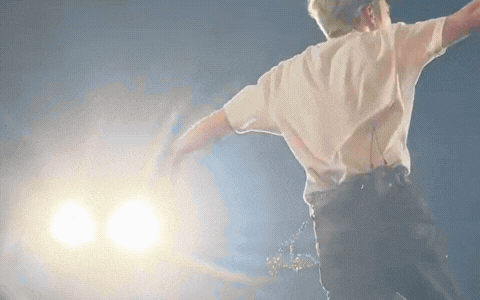 Cuộc đời như phim của mỹ nam giàu nhất showbiz: 3 tuổi bị cho làm con nuôi, lập nghiệp nghèo đến mức phải bán máu 