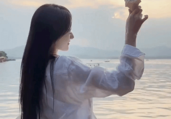 Mỹ nhân bị phong sát 4 năm bất ngờ tái xuất khiến ai cũng sốc, netizen ngán ngẩm “ngày tàn của showbiz đến rồi”