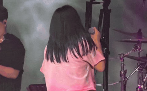 Việt Nam có ca sĩ nhận cát-xê 200 lượng vàng, là người đầu tiên tổ chức concert ở sân vận động