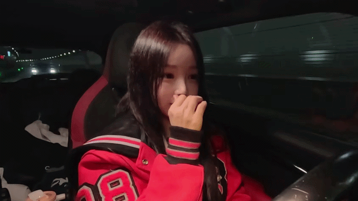 Búp bê đẹp nhất showbiz lái xe liều lĩnh gây ra vụ va chạm, bất ngờ với cách hành xử sau đó 