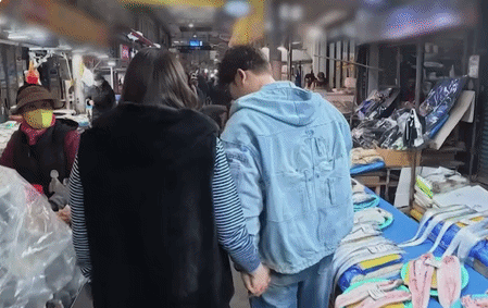 Nam diễn viên cùng lúc ly hôn và khoe vợ mới kém gần 10 tuổi, khiến mẹ vợ nổi đoá: 'Tôi ghét cậu ta cực kỳ luôn'