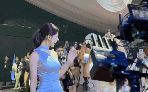 Mỹ nhân 12 lần được đề cử đẹp nhất thế giới: Chịu cảnh cấm sóng suốt 10 năm, khiến cả thành phố ăn mừng vì 1 điều