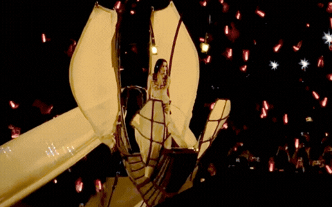 Mỹ nhân vướng ồn ào cấm sóng, xóa sổ toàn bộ âm nhạc: Lỗ nặng 260 tỷ đồng, bị bạn trai chia tay vì quá nổi tiếng