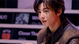 Cha Eun Woo ngang nhiên bào tiền fan giữa ồn ào trốn thuế chấn động? 