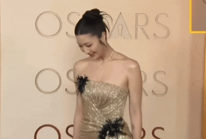 Cô gái bị cả Hàn Quốc từ chối đổi đời nhờ 1 ca khúc, quá khứ bị chê 'quá lứa' nay là chủ nhân Oscar - Grammy