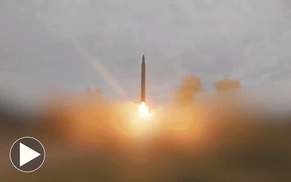 Iran lần đầu phóng 'tên lửa nhảy múa' trang bị đầu đạn hai tấn vào Israel