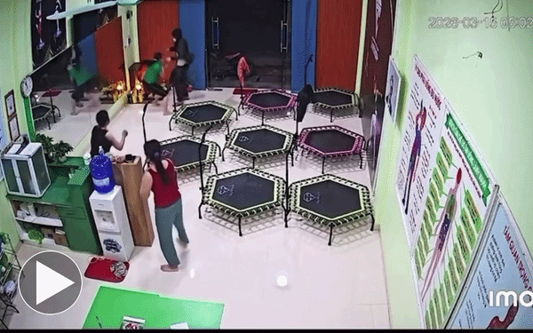 Khoảnh khắc kinh hoàng tại một phòng tập lúc 5h sáng do camera ghi lại