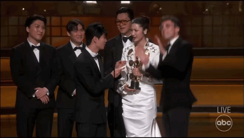 Tình cũ Jennie (BLACKPINK) và nữ ca sĩ Kpop Demon Hunters bị phân biệt chủng tộc ngay trên sân khấu nhận giải Oscar 2026?