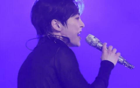 Sự hết thời của ca sĩ triệu bản: Tài sản bị phong tỏa, nợ cả tỷ đồng làm MV không thể thanh toán