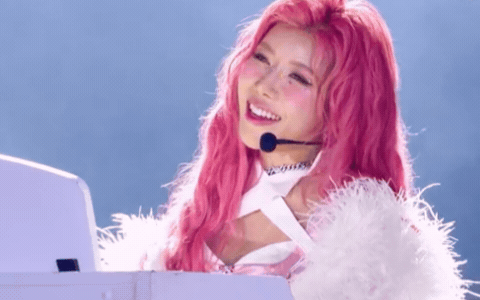 Trang Pháp 'biến mất', khoá toàn bộ trang MXH