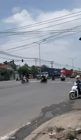 Danh tính 2 đối tượng truy đuổi, ném mũ bảo hiểm tấn công đôi nam nữ trên đường