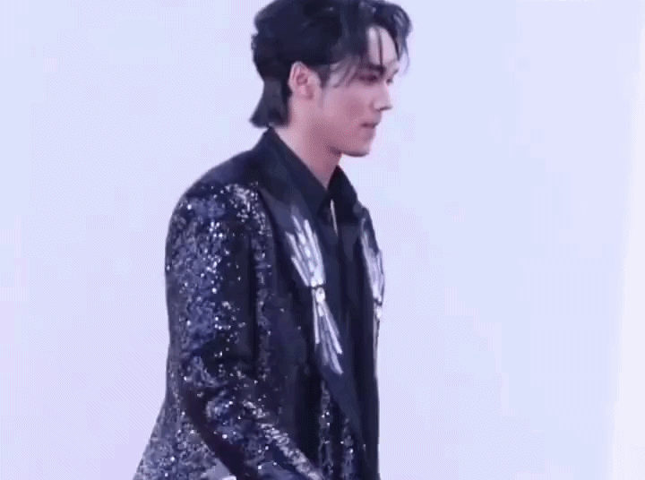 Hoảng hốt không nhận ra trai đẹp gen Z sau khi có con với nữ đại gia 1 đời chồng