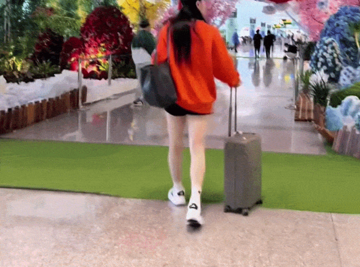 NSƯT là ngoại lệ của Vbiz: 49 tuổi vẫn trẻ đẹp không thể tả, body mướt mượt ăn đứt gái 18