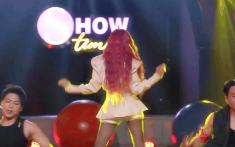 Mỹ nhân Việt gia thế khủng xuất hiện trong poster của 'Đạp Gió' bản Trung mùa 7 là ai?