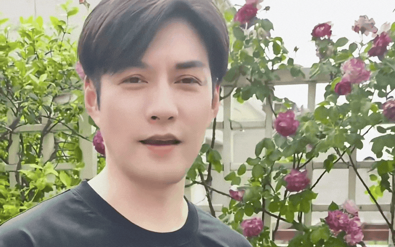 Ngắm 'Thiên nhai tứ mỹ' Nghiêm Khoan xắn tay áo làm vườn: Góc nghiêng cực phẩm, bí kíp chăm cây còn xịn hơn!