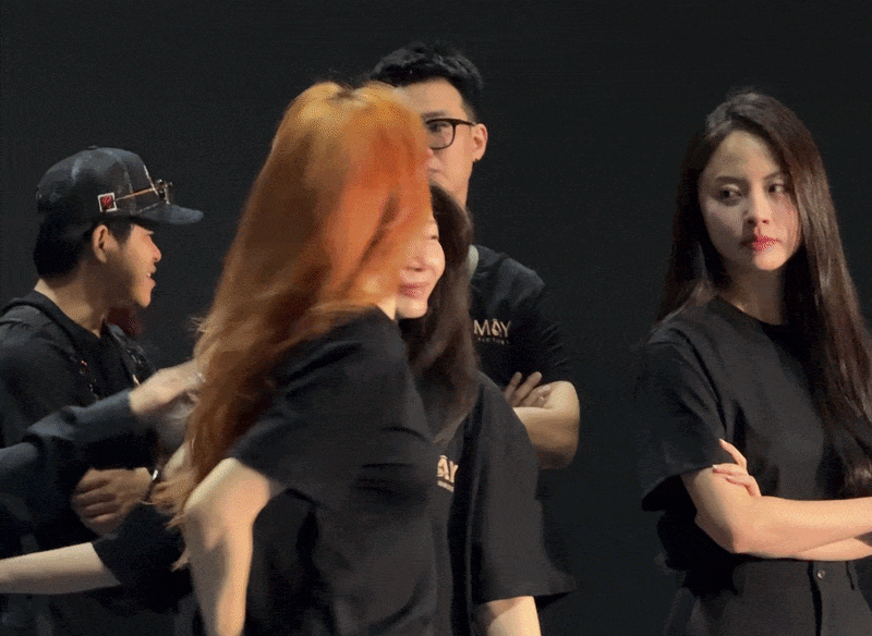 Minh Hằng đã làm gì với gương mặt của mình vậy?