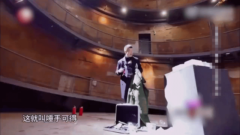 Nam diễn viên đổi đời nhờ bạn gái quỳ gối xin vai, thành sao hạng A lại trả ơn bằng cách không ai chấp nhận nổi