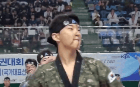 Quân nhân bận show nhất hiện tại: “khuấy động” doanh trại, diễn concert miễn phí 60 nghìn khán giả, muốn xem còn phải thuê du thuyền