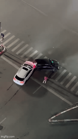 25 giây lạ trước khi ô tô Lexus gây tai nạn liên hoàn ở Hà Nội rồi lật ngửa