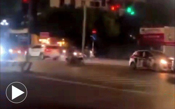 Bất ngờ đoạn clip ghi lại khoảnh khắc trước khi xe Lexus tông liên hoàn 6 ô tô