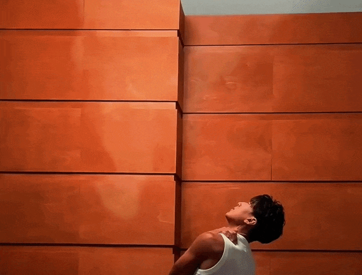 Lương Sơn Bá đẹp nhất màn ảnh giờ trông như 'ma cà rồng'