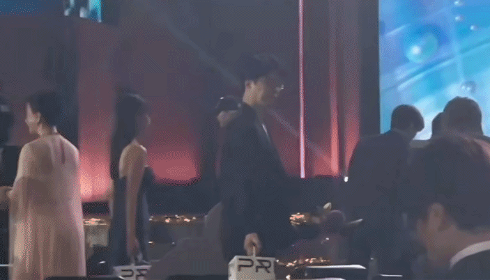 Cặp đôi phim giả tình thật cứ đến Cá tháng Tư là lại viral: Chàng đẹp trai khó cưỡng, nàng sexy không ai bằng