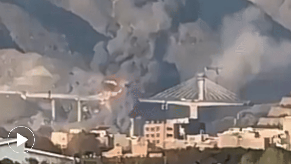 Ông Trump đăng video cầu lớn nhất Trung Đông ở Iran bị đánh sập, tuyên bố khiến Iran “quay về thời đồ đá”