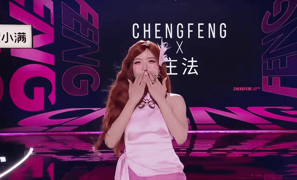 Trang Pháp chào sân show Trung Quốc: Catwalk sập sàn sân khấu, là đại diện Việt Nam duy nhất làm được điều “lịch sử” này