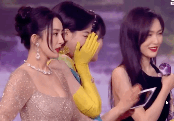 Mối thâm thù của Dương Mịch - Đường Yên: Vì 1 vai diễn mà không đội trời chung, Địch Lệ Nhiệt Ba 'đổ thêm dầu vào lửa'?