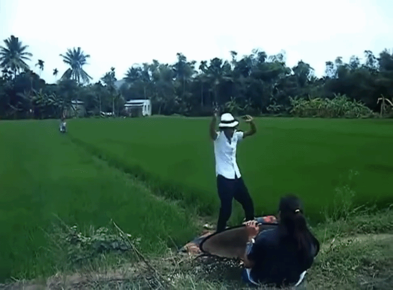 Một cảnh bình dị ở Việt Nam nổi tiếng toàn cầu khi xuất hiện trong MV World Cup 16 năm trước