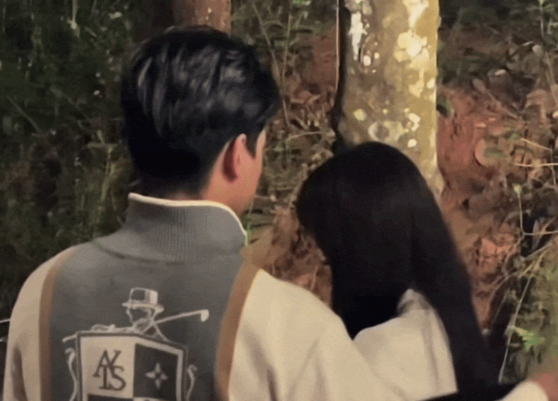 Bắt quả tang cặp sao Việt lén nắm tay nhau giữa nơi đông người, yêu nhau thật rồi thì công khai ngay đi