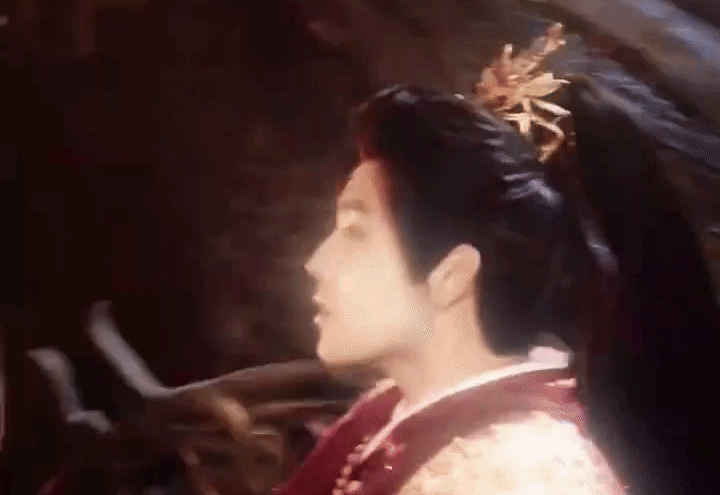 Chưa từng có bộ ảnh cưới nào đáng sợ thế này: Cô dâu trông như dì chú rể, đơ hơn tượng đá ngàn năm