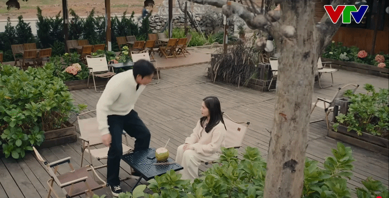 Phim Việt giờ vàng mới chiếu đã bị chê tơi tả: Nam chính lúc nào cũng “khinh khỉnh”, nữ chính sao mà nhạt thế