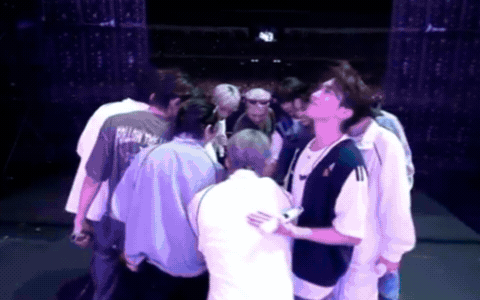  13 ca sĩ là điều kì diệu của showbiz: Đưa công ty phá sản gia nhập tập đoàn số 1, ngoại lệ của mọi “lời nguyền chết chóc”