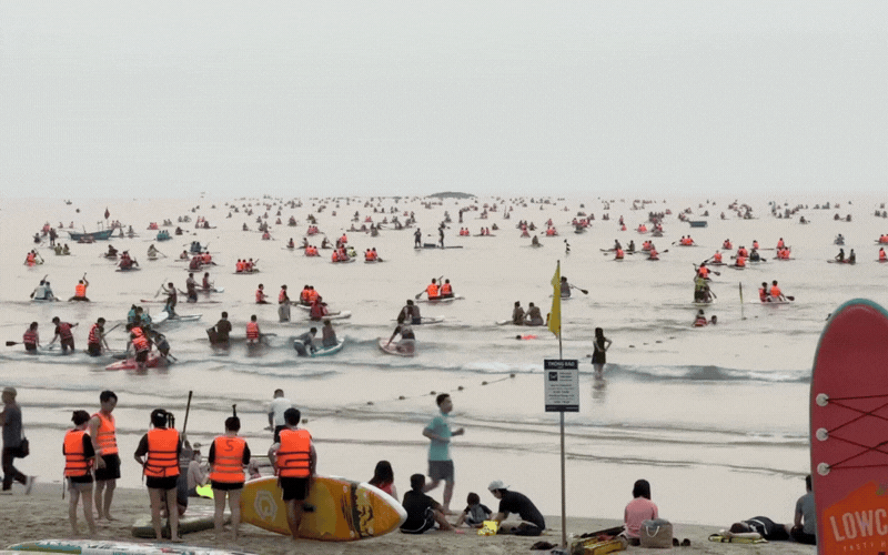 Đà Nẵng đang đông như thế nào, chỉ cần xem clip này là đủ!